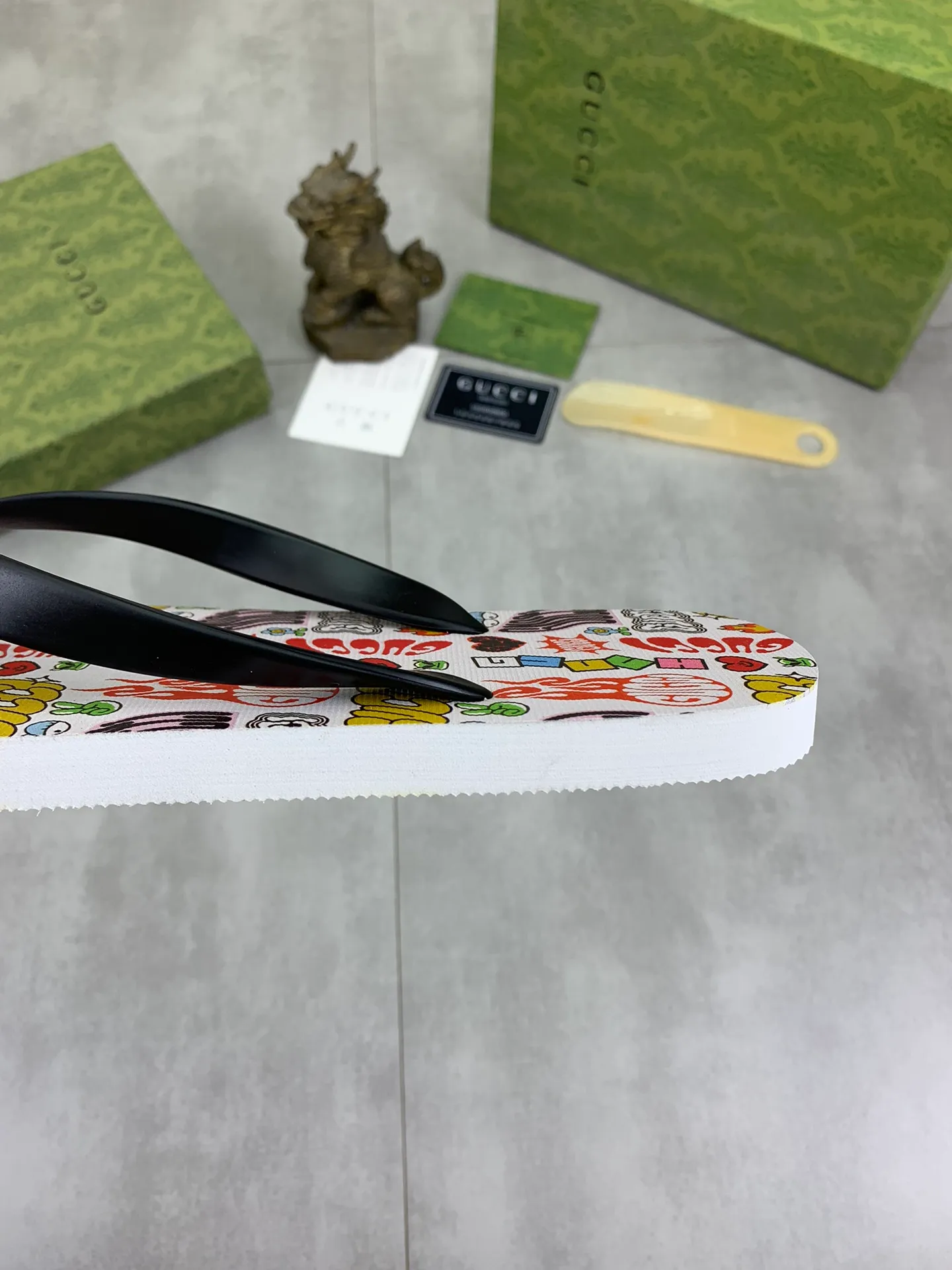 Men's men's shoes 💰P220💰【New style】🆘【GUCCI】Official website's popular Gucci adult couple 🧑‍🤝‍🧑 style, children's flip-flops are on sale at the counter simultaneously! Original fabric imported from Italy. Original bottom provided by the original factory. Size: Adult 36-45. Children’s size: 30-37. Multiple colors available.